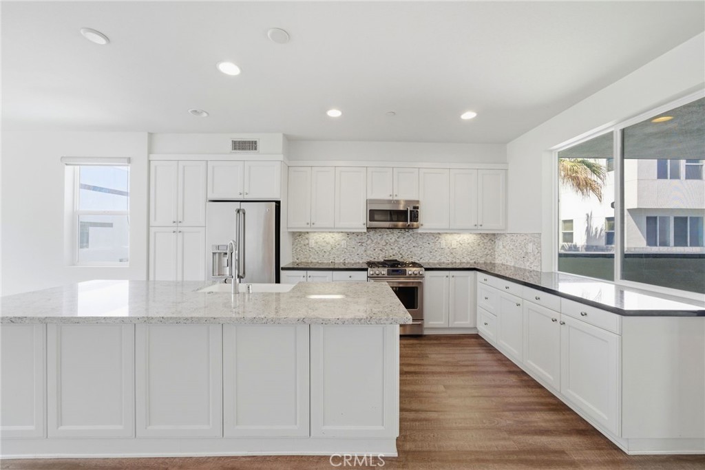 1688 Shoreline Way