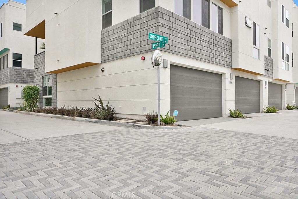 1688 Shoreline Way