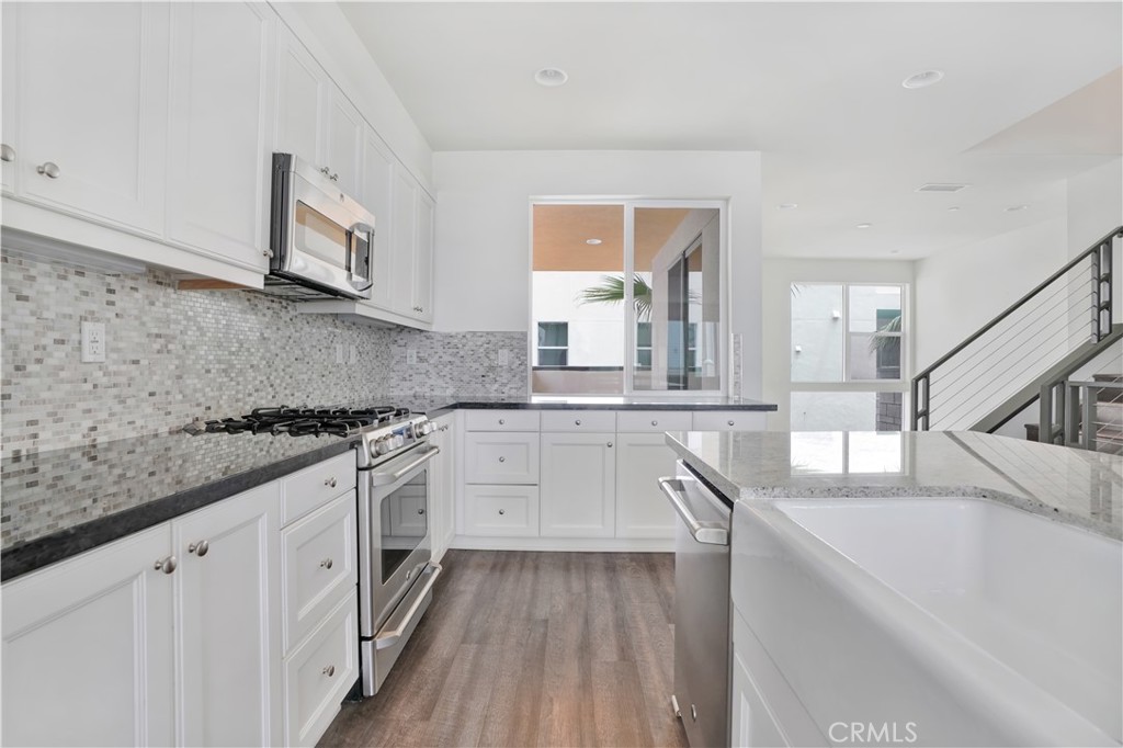 1688 Shoreline Way