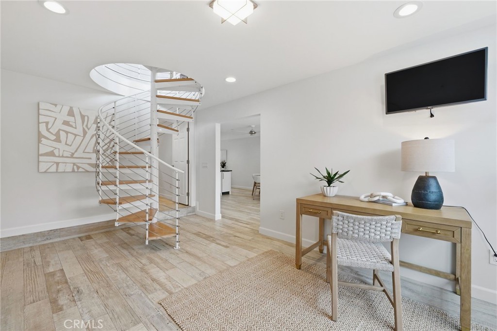 419 E Balboa