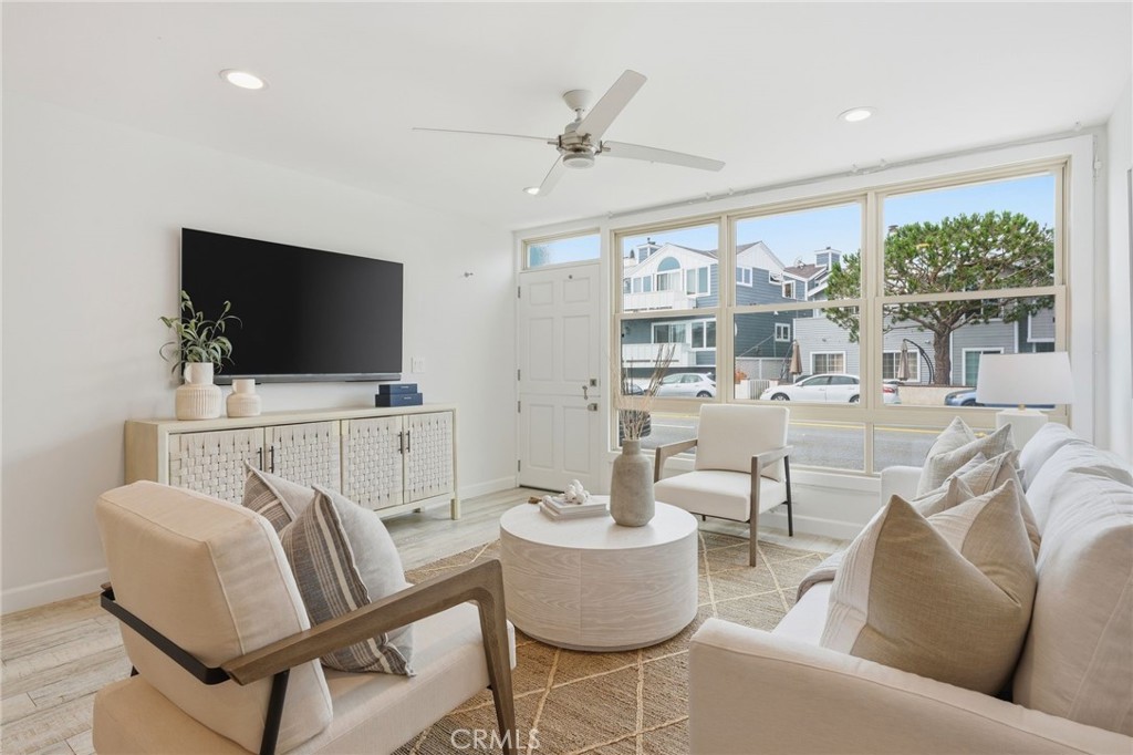 419 E Balboa