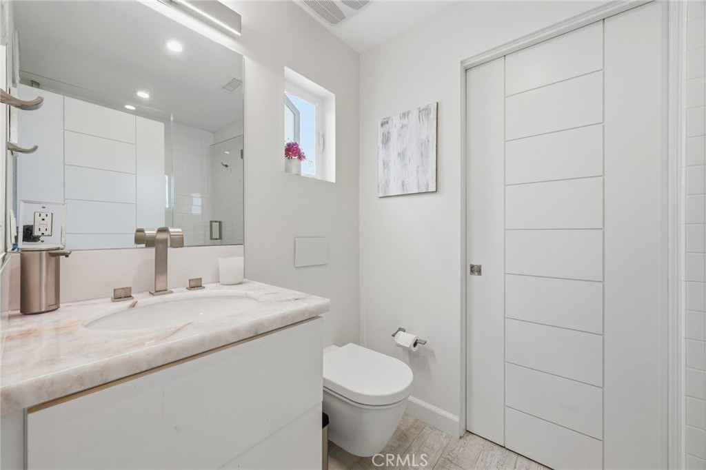 419 E Balboa