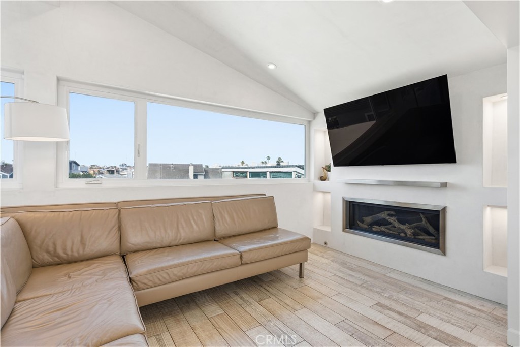419 E Balboa