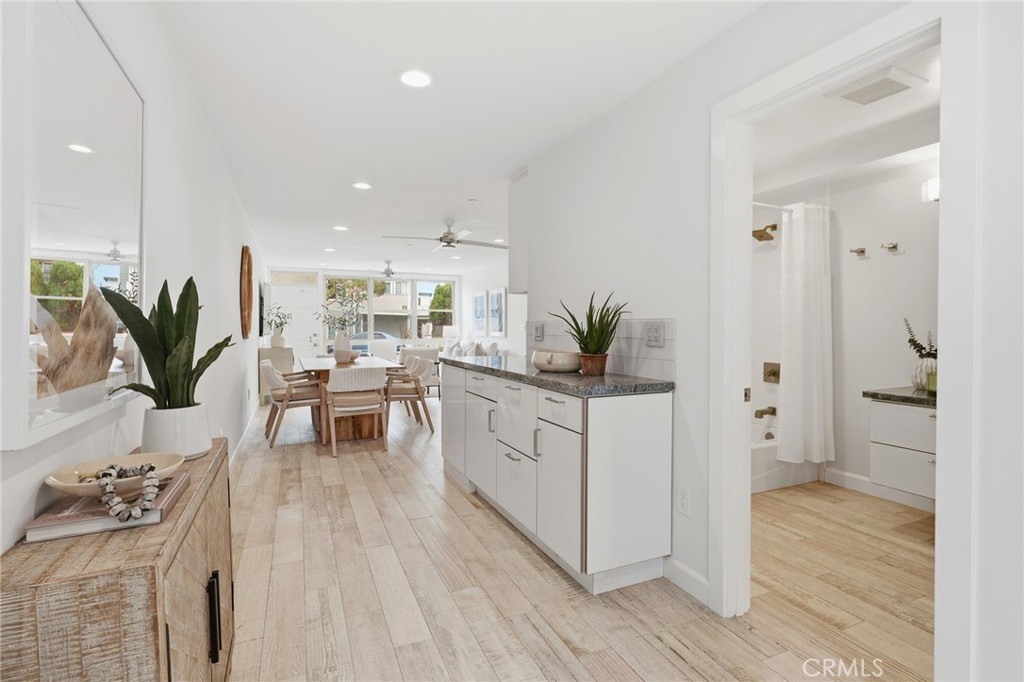 419 E Balboa