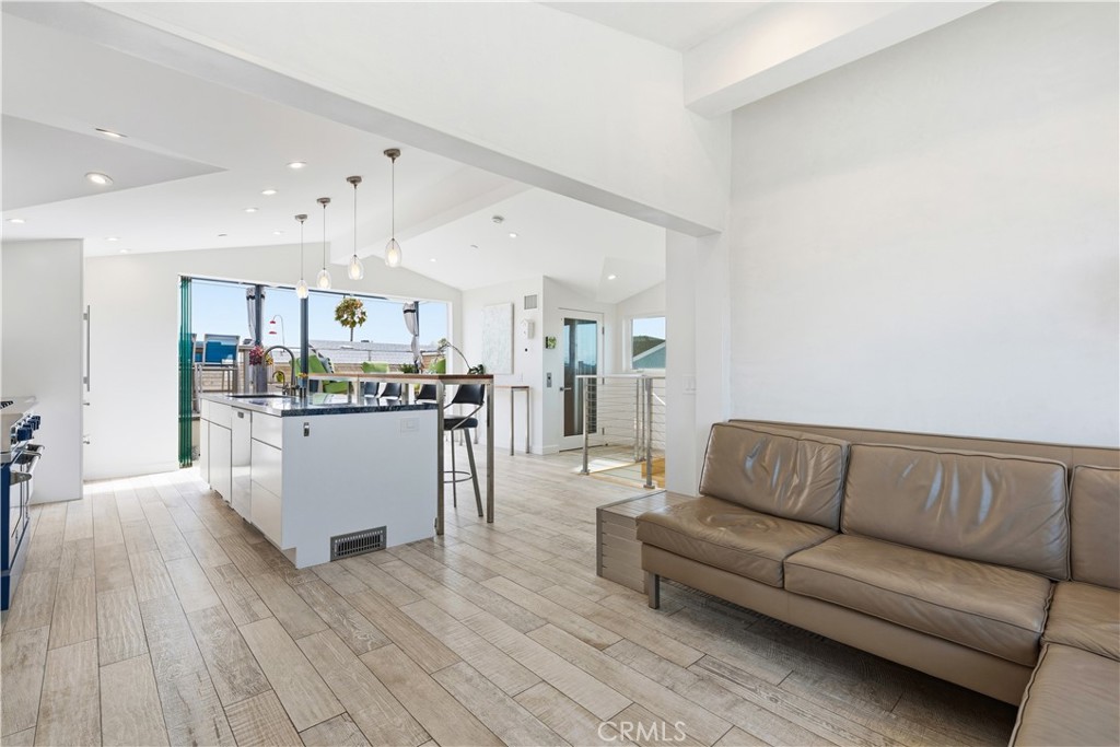 419 E Balboa
