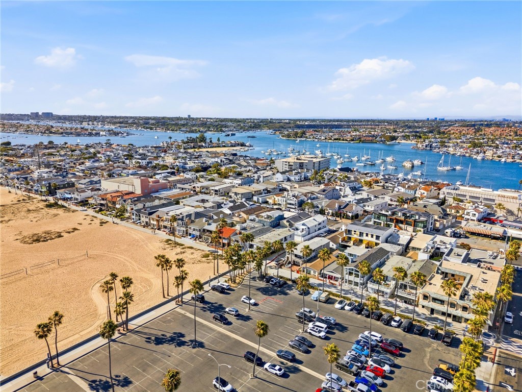 419 E Balboa