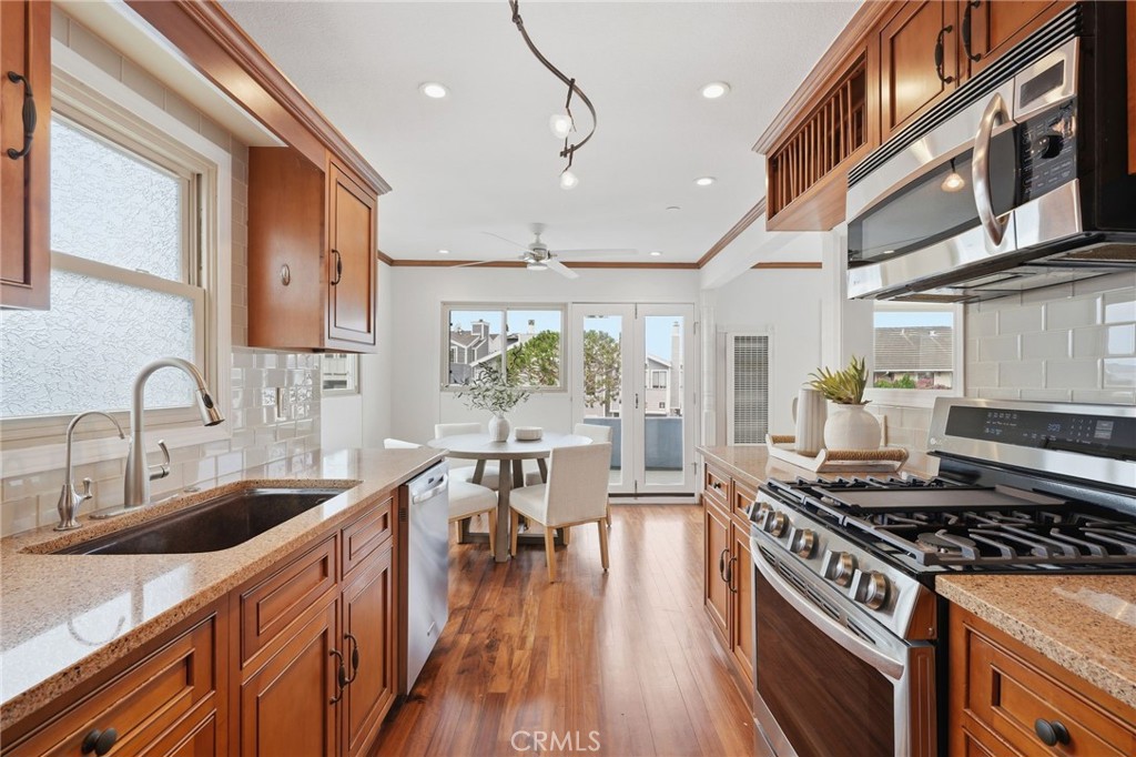 419 E Balboa