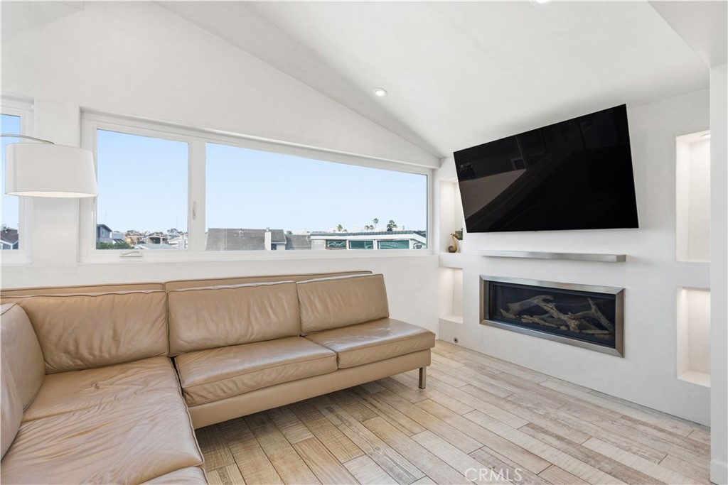 419 E Balboa