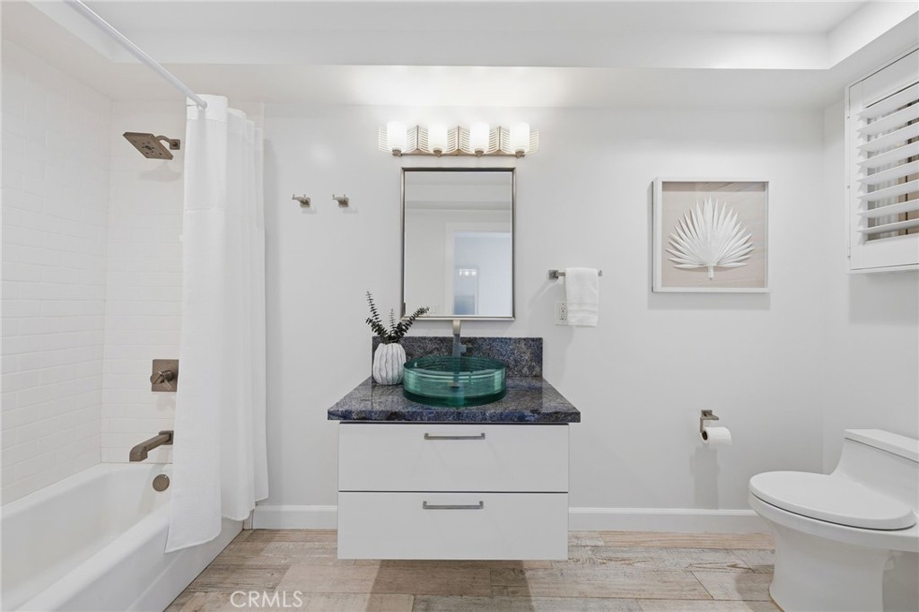 419 E Balboa