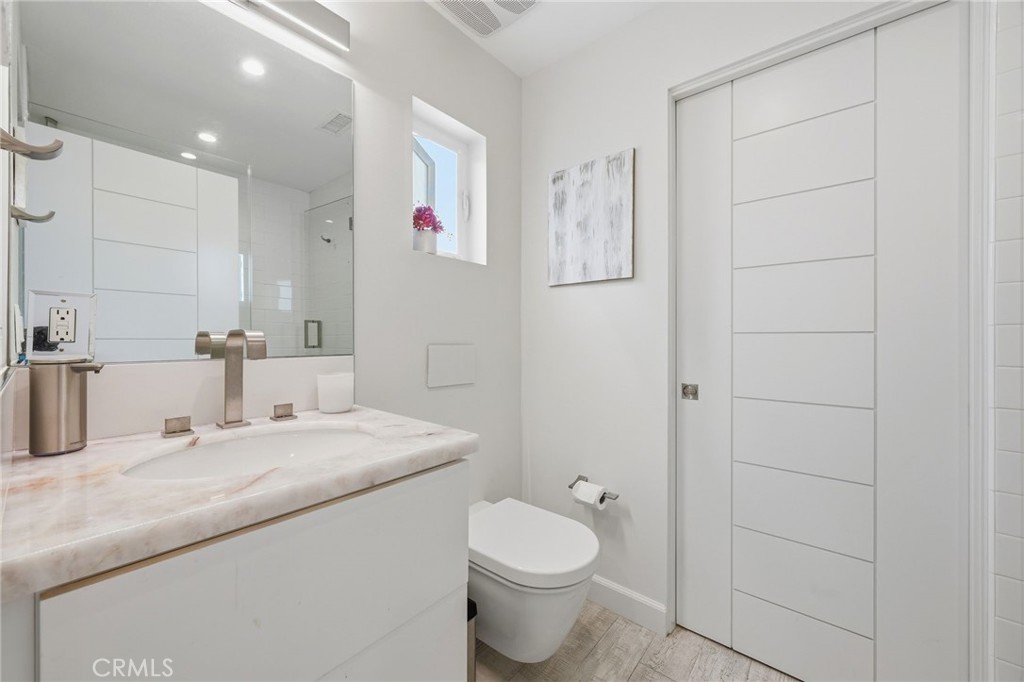 419 E Balboa