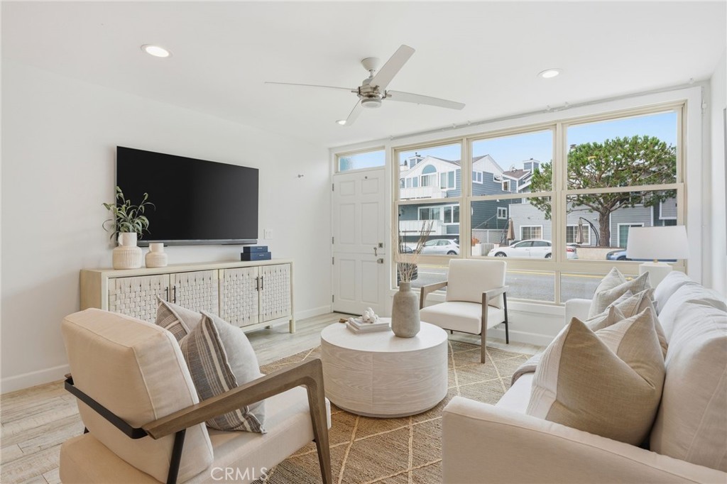 419 E Balboa