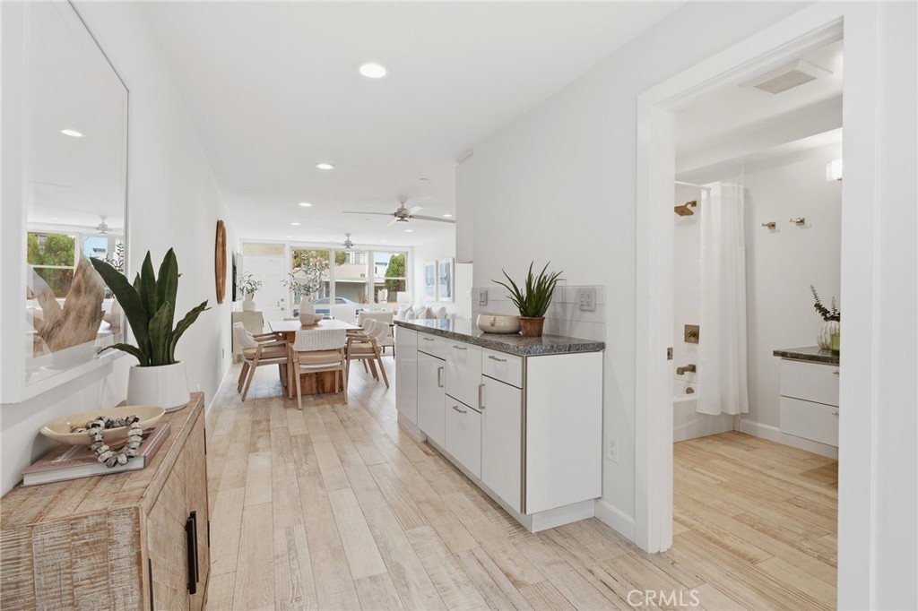 419 E Balboa