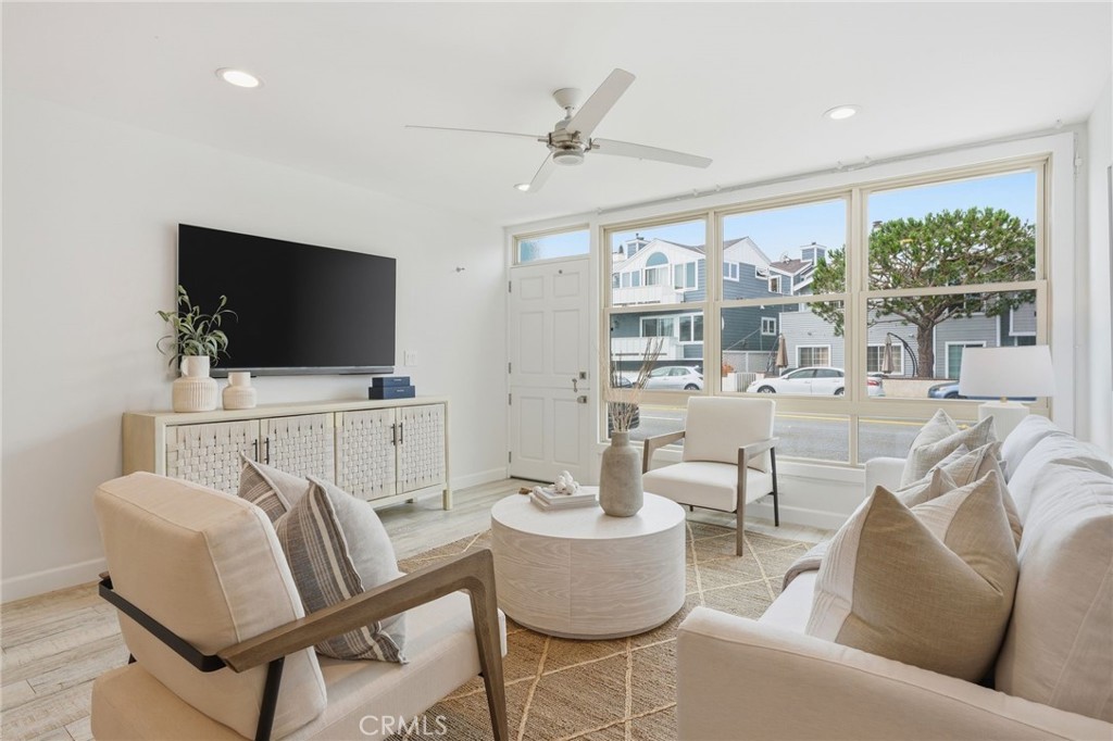 419 E Balboa