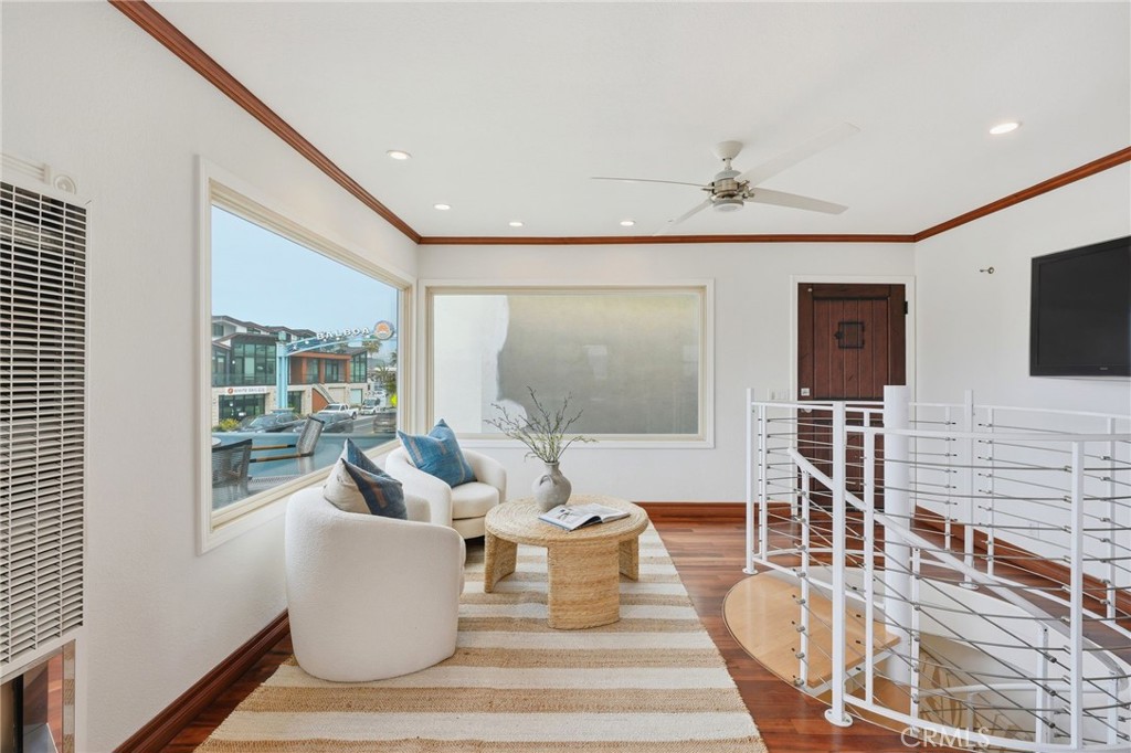 419 E Balboa