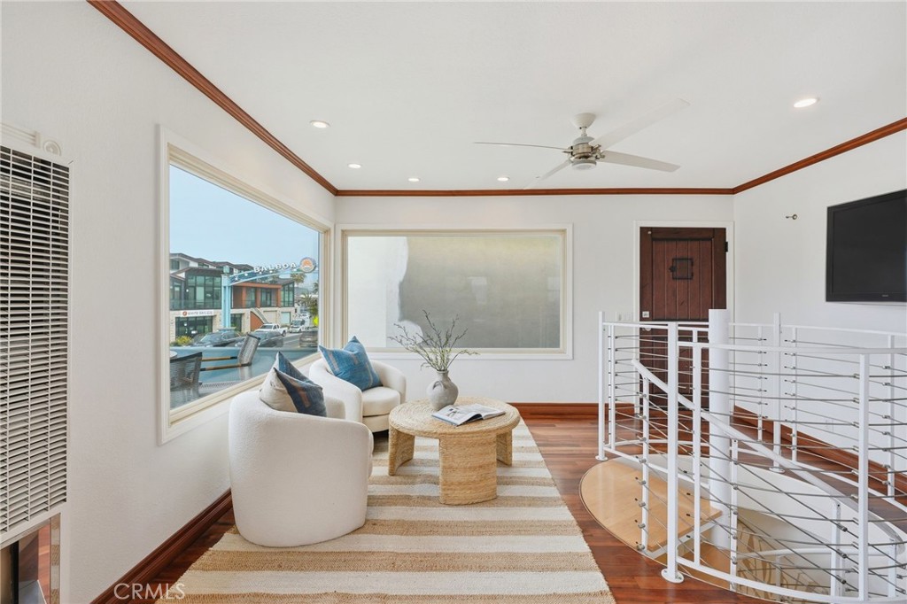 419 E Balboa