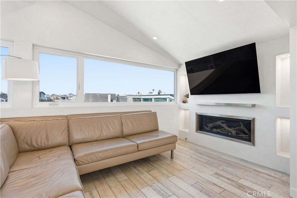 419 E Balboa