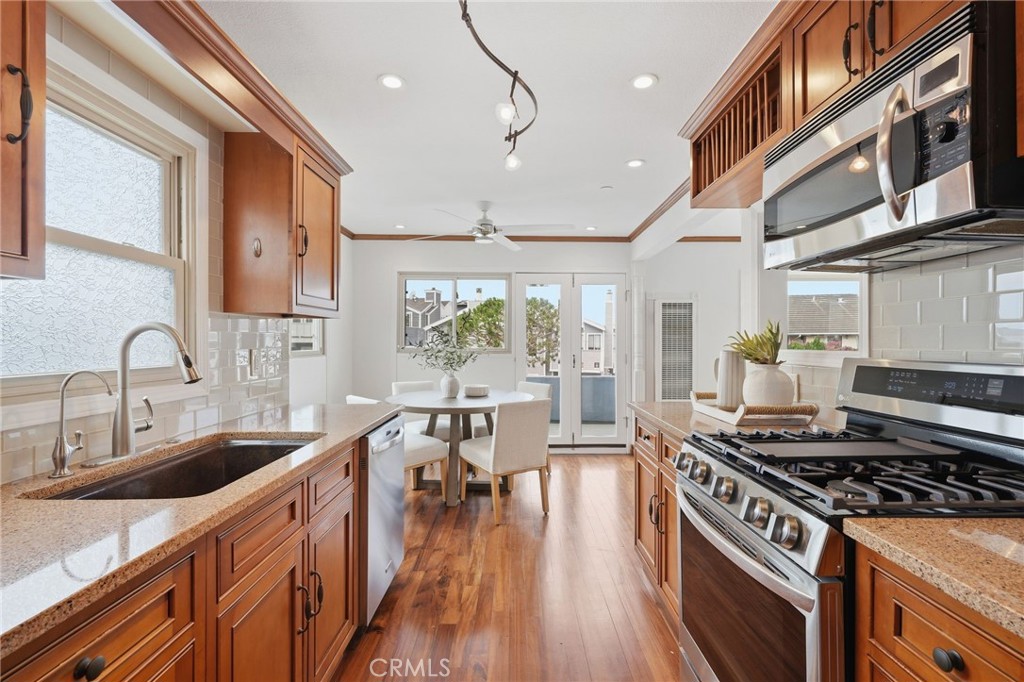 419 E Balboa