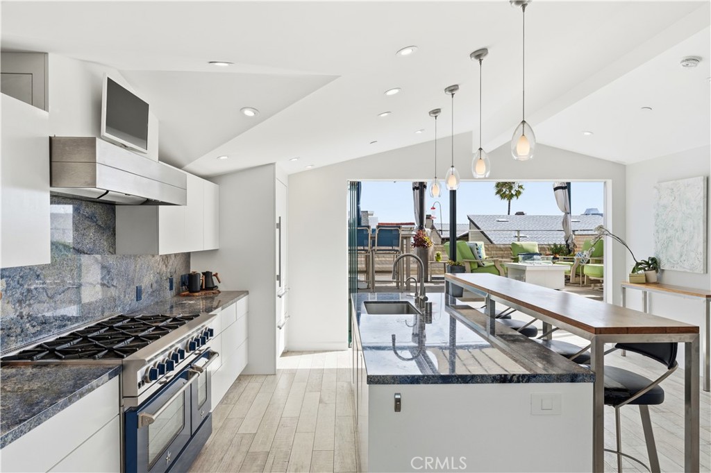 419 E Balboa