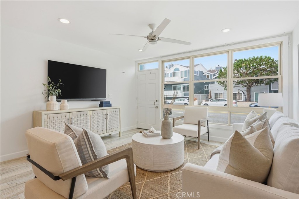 419 E Balboa