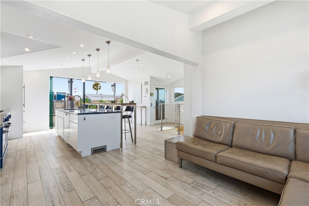 419 E Balboa