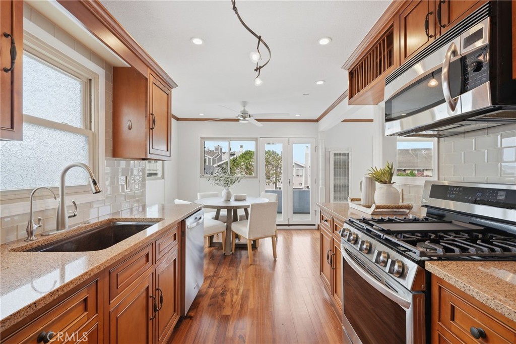 419 E Balboa