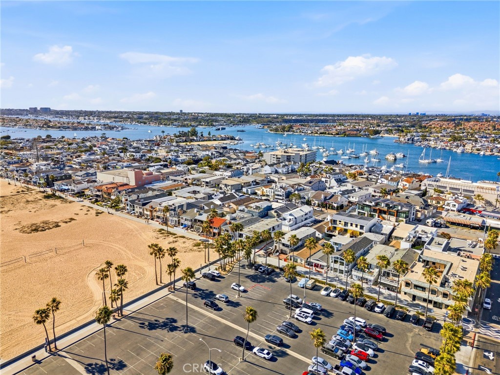 419 E Balboa