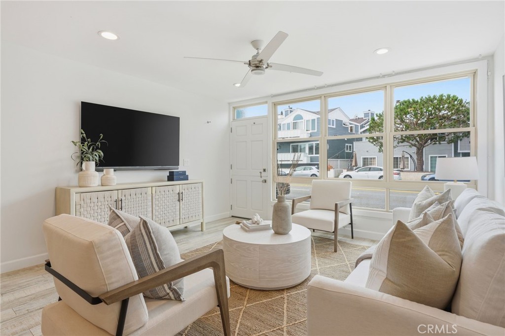 419 E Balboa