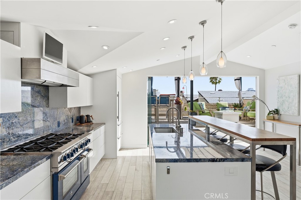 419 E Balboa