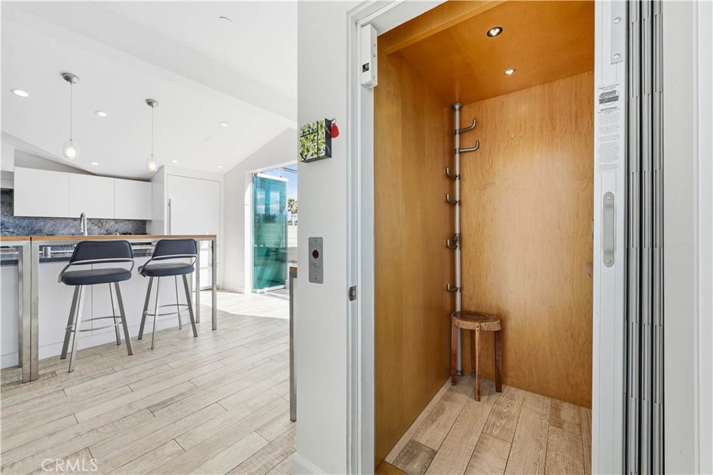 419 E Balboa