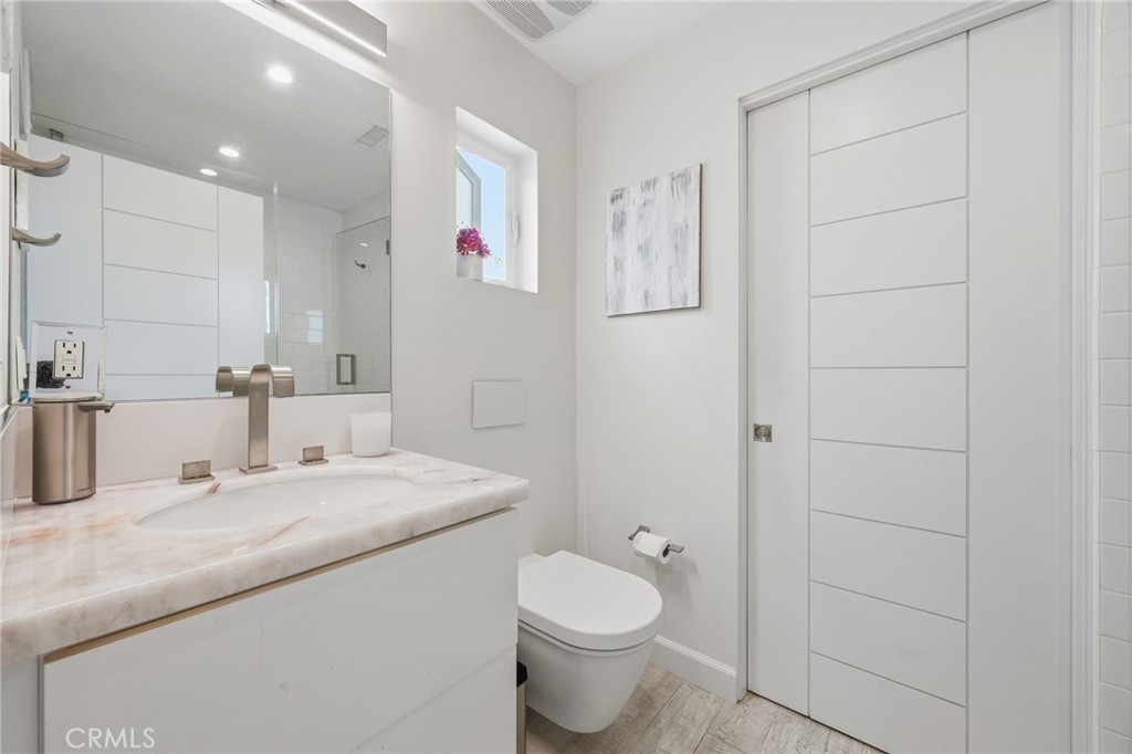 419 E Balboa