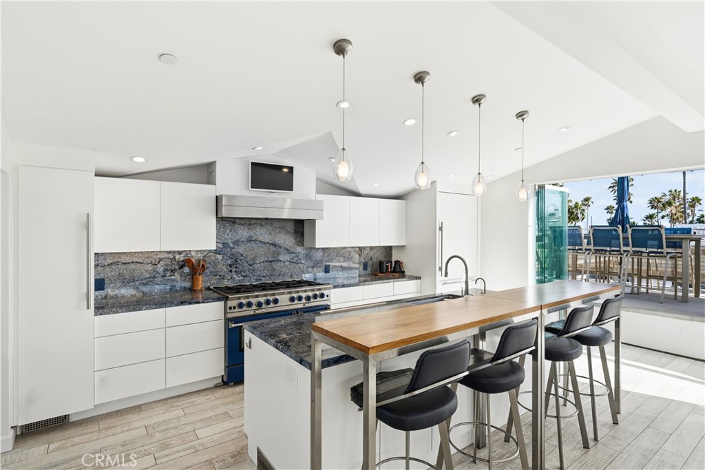 419 E Balboa