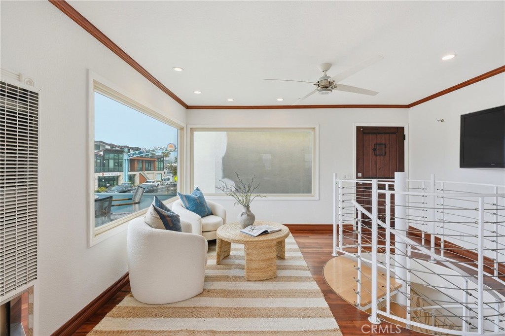 419 E Balboa