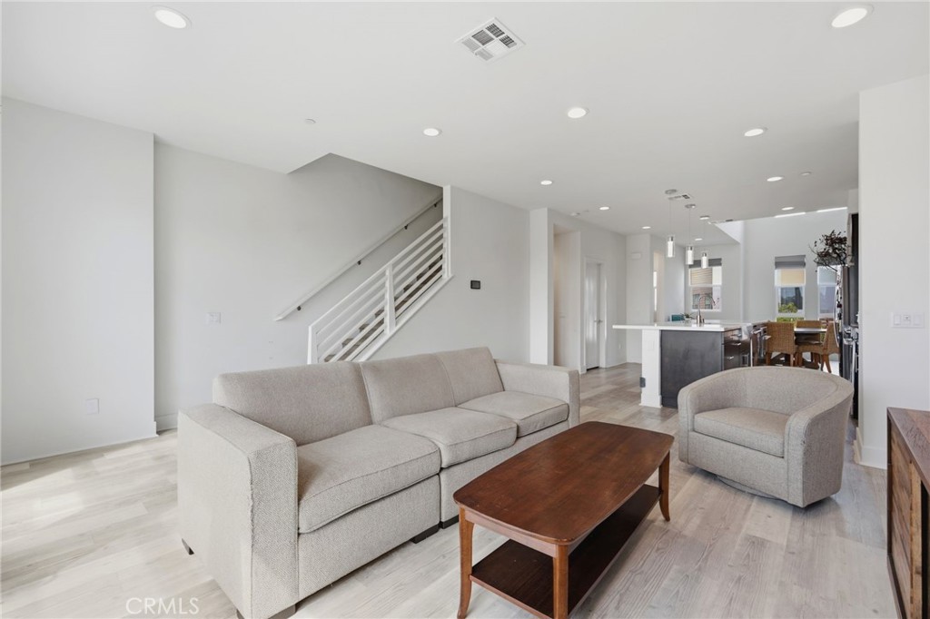 1660 Topanga