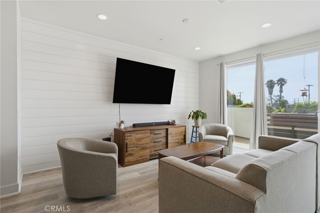 1660 Topanga
