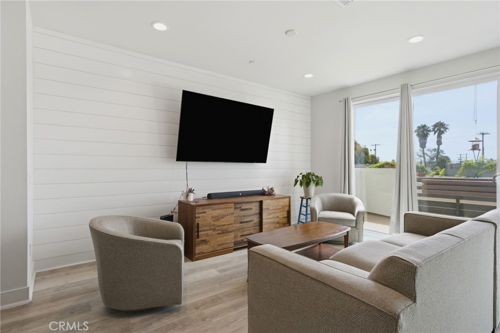 1660 Topanga