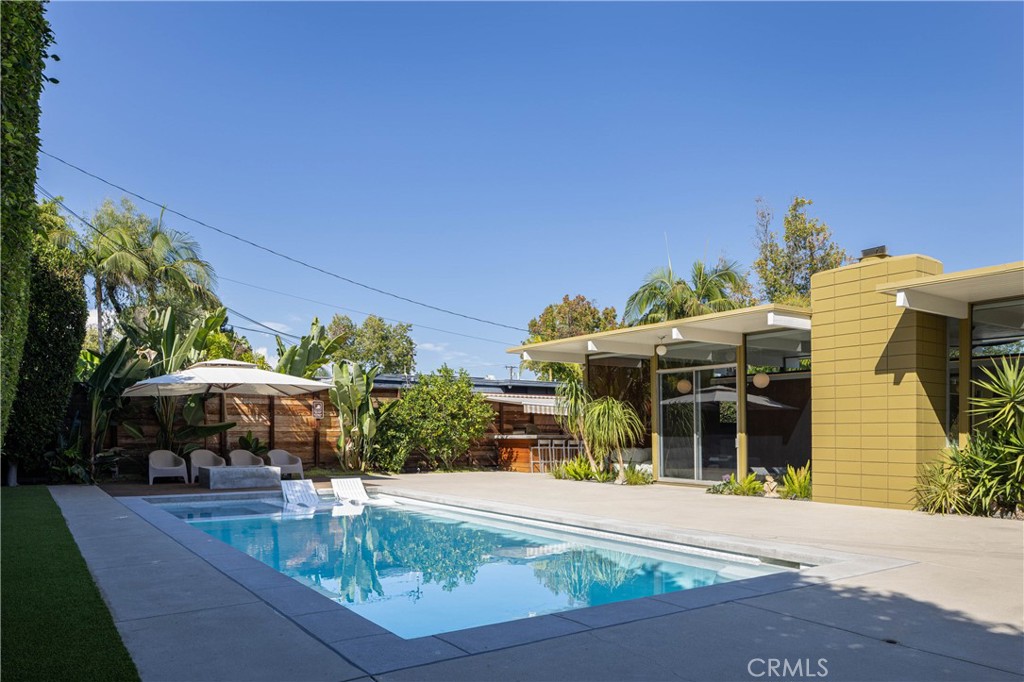 896 S Woodland