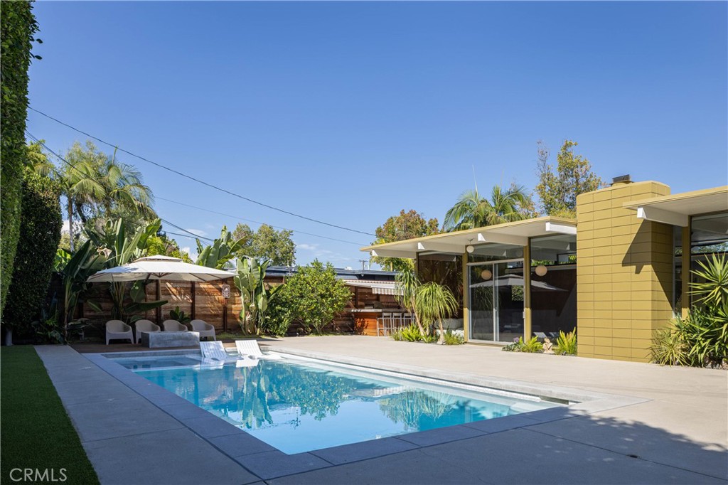 896 S Woodland
