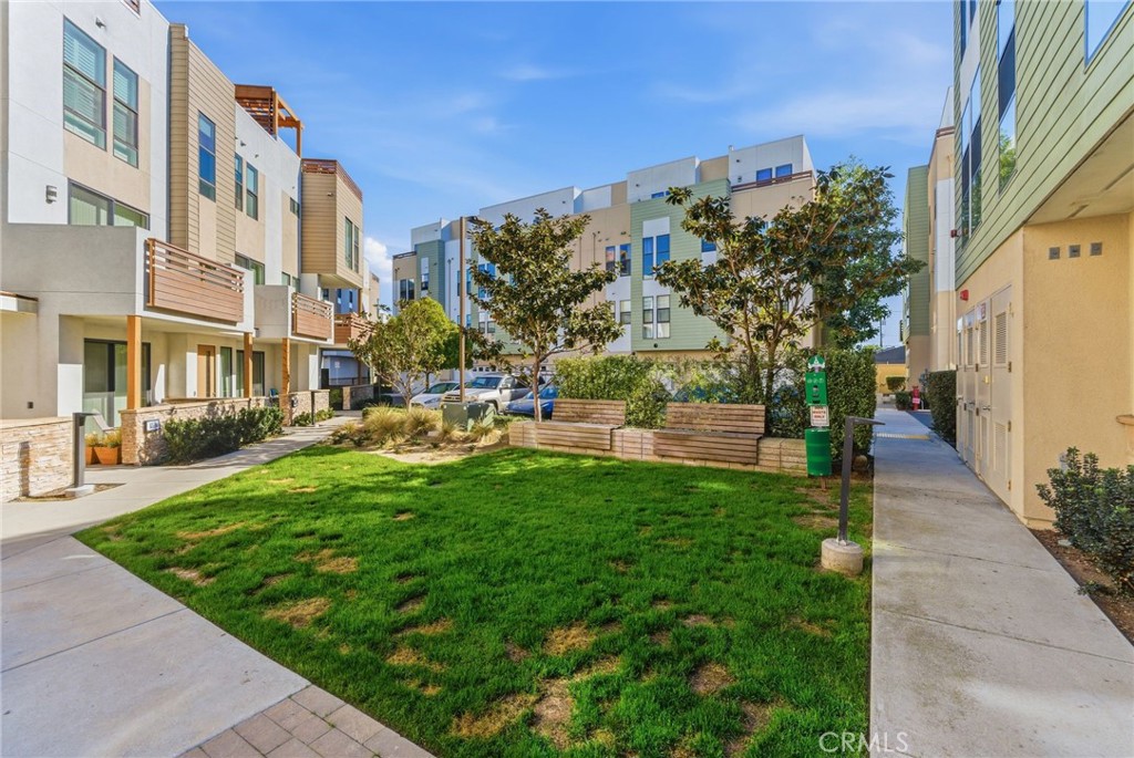 1682 Grandview