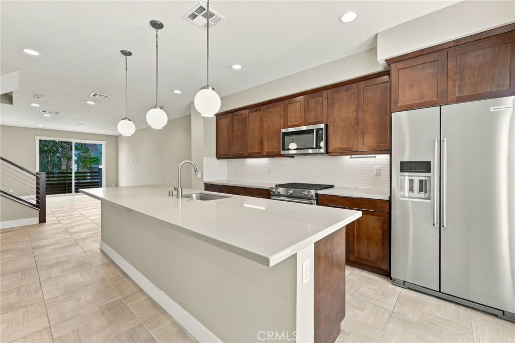 1682 Grandview