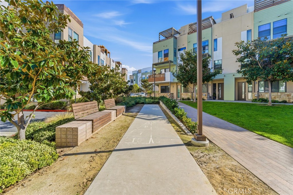 1682 Grandview