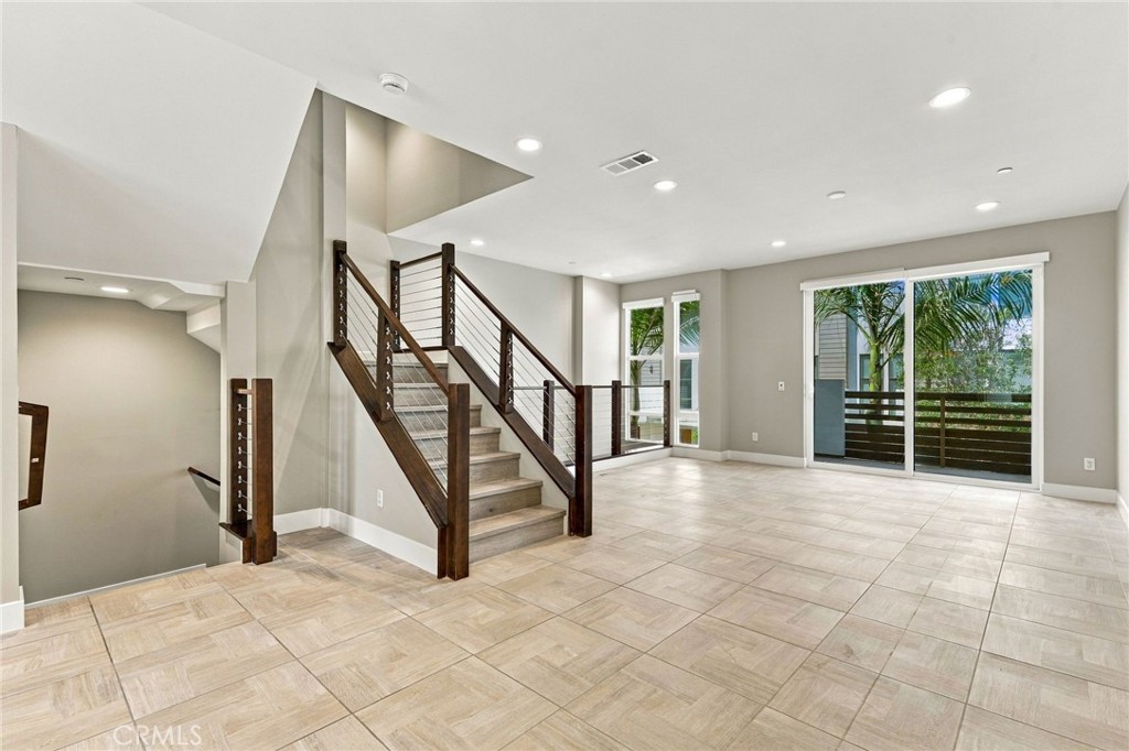 1682 Grandview
