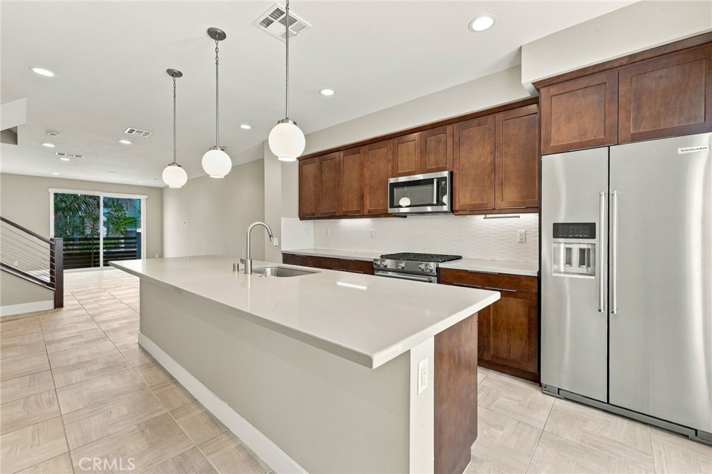 1682 Grandview