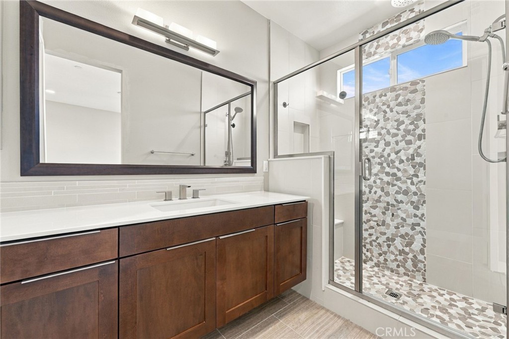 1682 Grandview