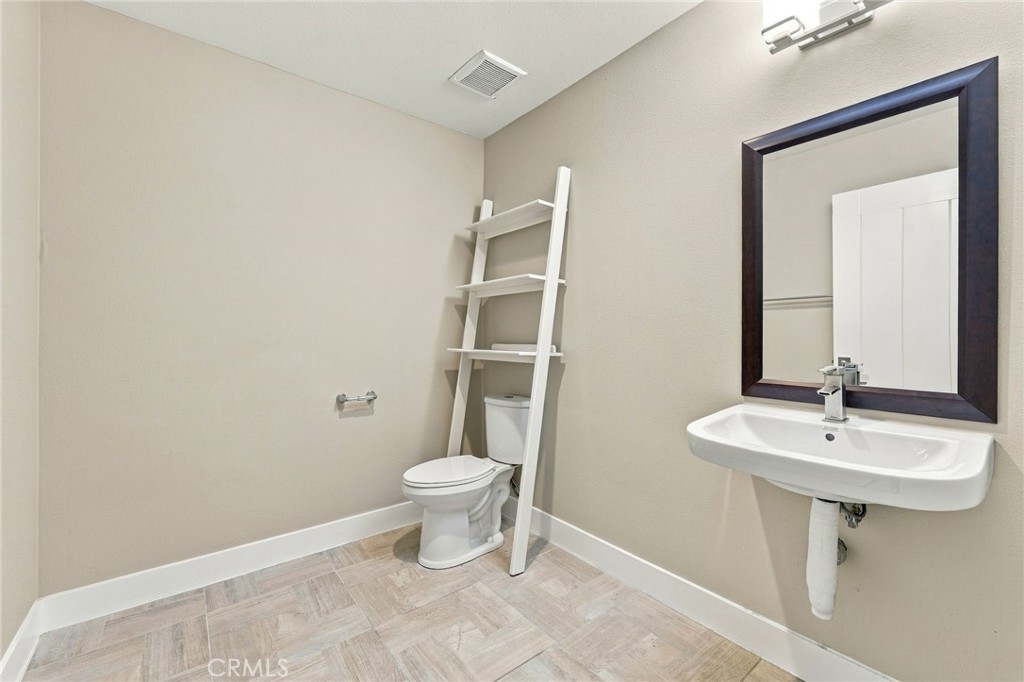 1682 Grandview