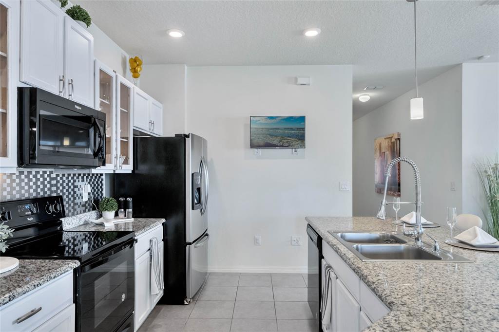 2588 NEEDLEPOINT STREET