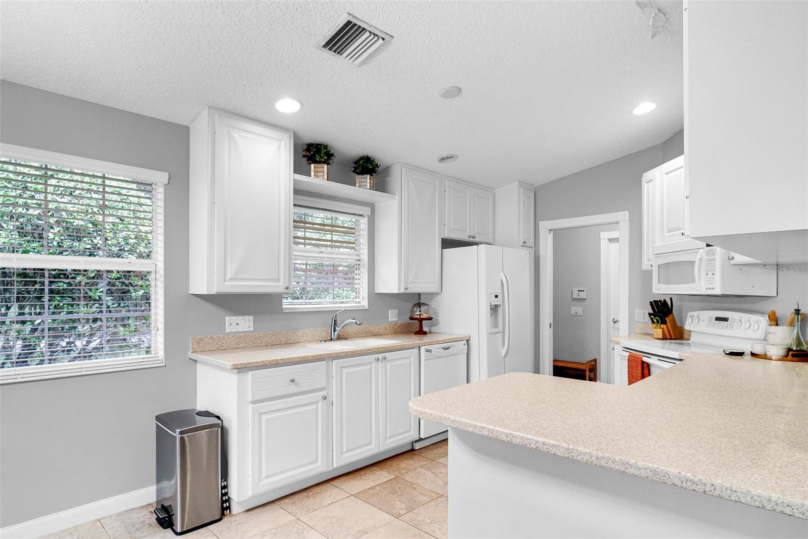11818 DELFINA LN