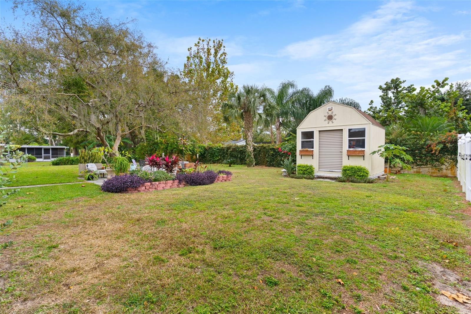 980 OLEANDER DR SE