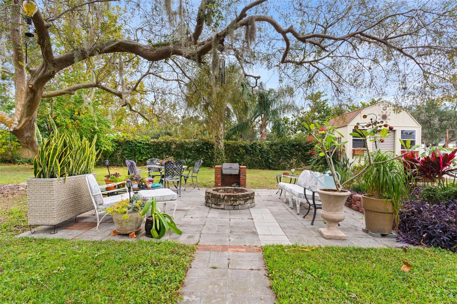 980 OLEANDER DR SE