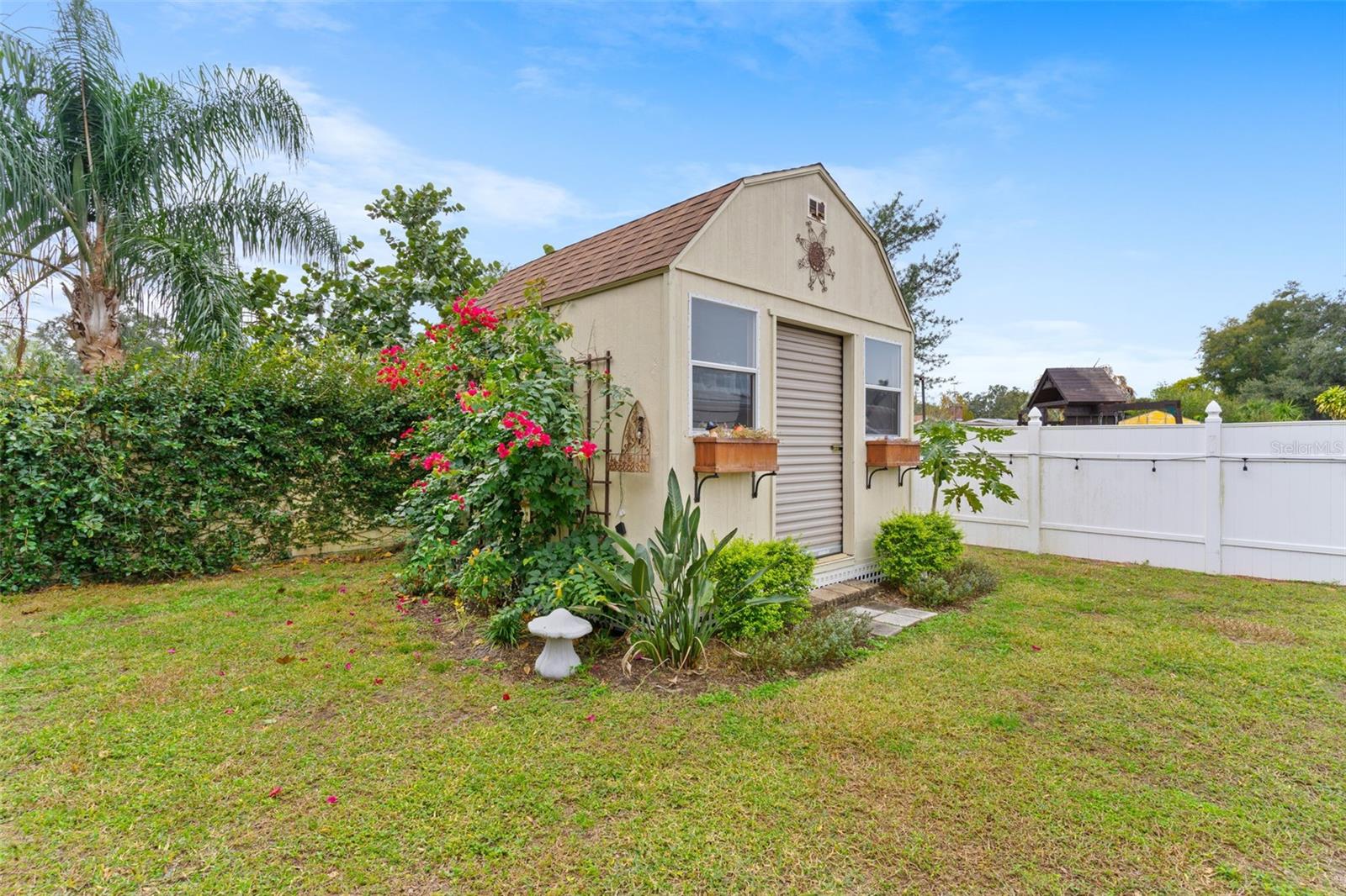 980 OLEANDER DR SE