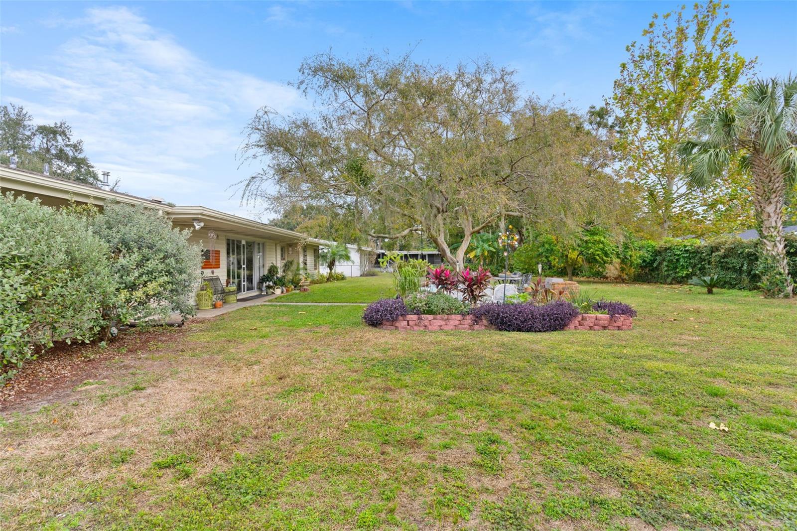 980 OLEANDER DR SE